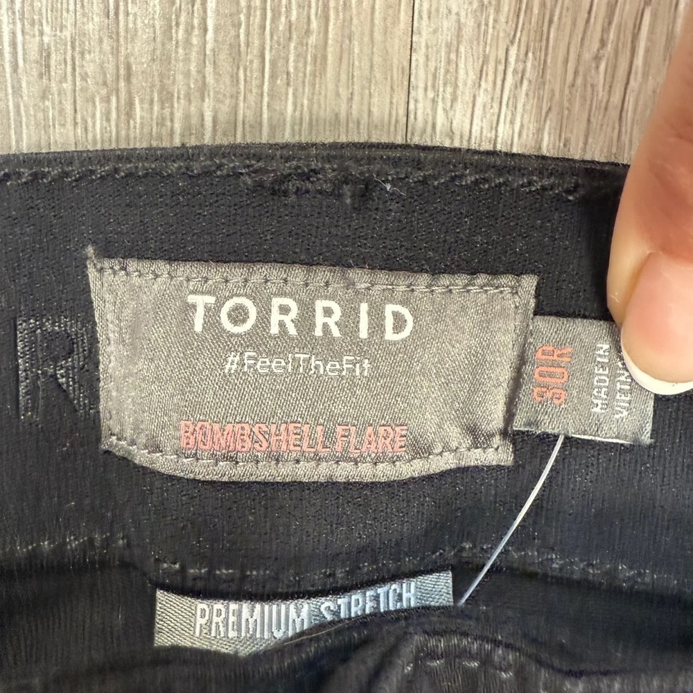 Torrid Black Bombshell High-Rise Flare Jean - New - Size 30 - Picture 5 of 5